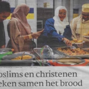 Buurtkamer De Luyk: Moslims en christenen breken samen het brood